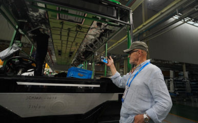 感受鄭州智造實力 上合組織媒體智庫峰會嘉賓參觀宇通之旅